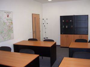 Učebna, školící, jednací nebo konferenční místnost k pronájmu. 2