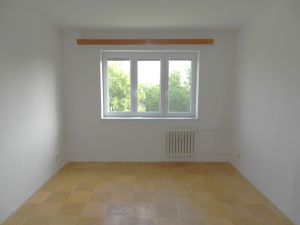 Prodám byt 2+1 s lodžií, 56 m2 v Ostravě – Porubě na ul. K. Pokorného v osobním vlastnictví. 6