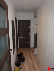 Prodej zrekonstruovaného bytu 3+1 s lodžií a zděnou garáží na Plešivci v Českém Krumlově. 6