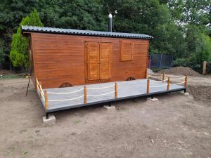 MARINGOTKA S TERASOU A ZÁBRADLÍM TINY HOUSE 2