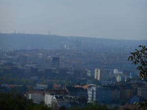 Přímý panoramatický výhled na Prahu - Pražský hrad, Petřín, Vítkov, Vltavu ... 2