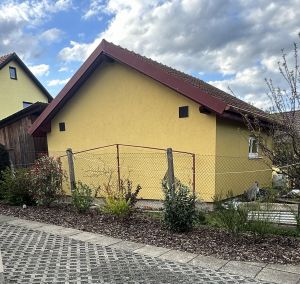 Prodej garáže a pergoly včetně zasíťovaného pozemku 3