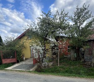 Prodej garáže a pergoly včetně zasíťovaného pozemku 2