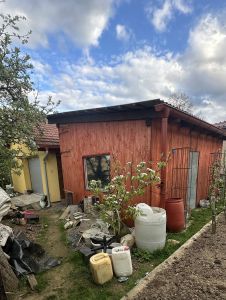 Prodej garáže a pergoly včetně zasíťovaného pozemku 4